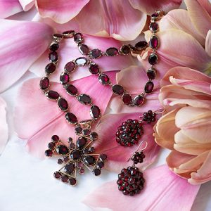 Garnet: The Unsung Gem of Vintage Jewelry