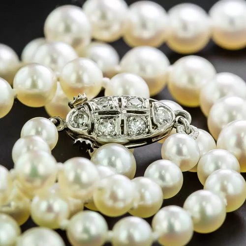 Graduated Cultured Pearl  Necklace with Diamond Clasp.